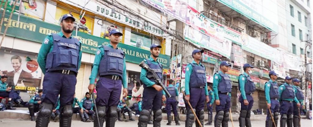 আগুন প্রতিরোধে মাঠে ২০ হাজার পুলিশ থামাতে হবে চোরাগোপ্তা হামলা-বাসে আগুন